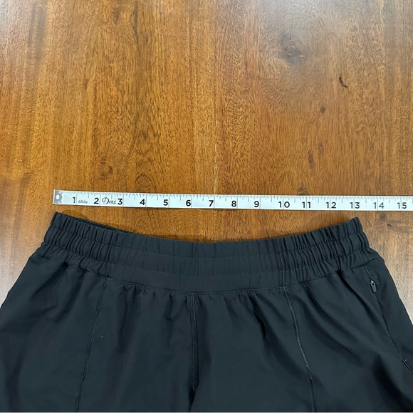 Lululemon Hotty Hot Low-Rise Lined Short 4” Size 8 Black - Picture 6 of 7